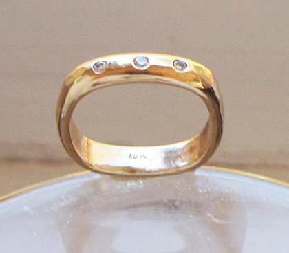 hammered yellow gold ring with 3 diamonds