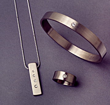18k palladium white gold pendant, ring and bangle