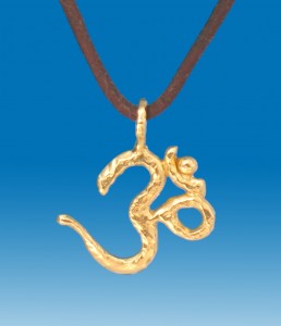 22 karat gold om pendant